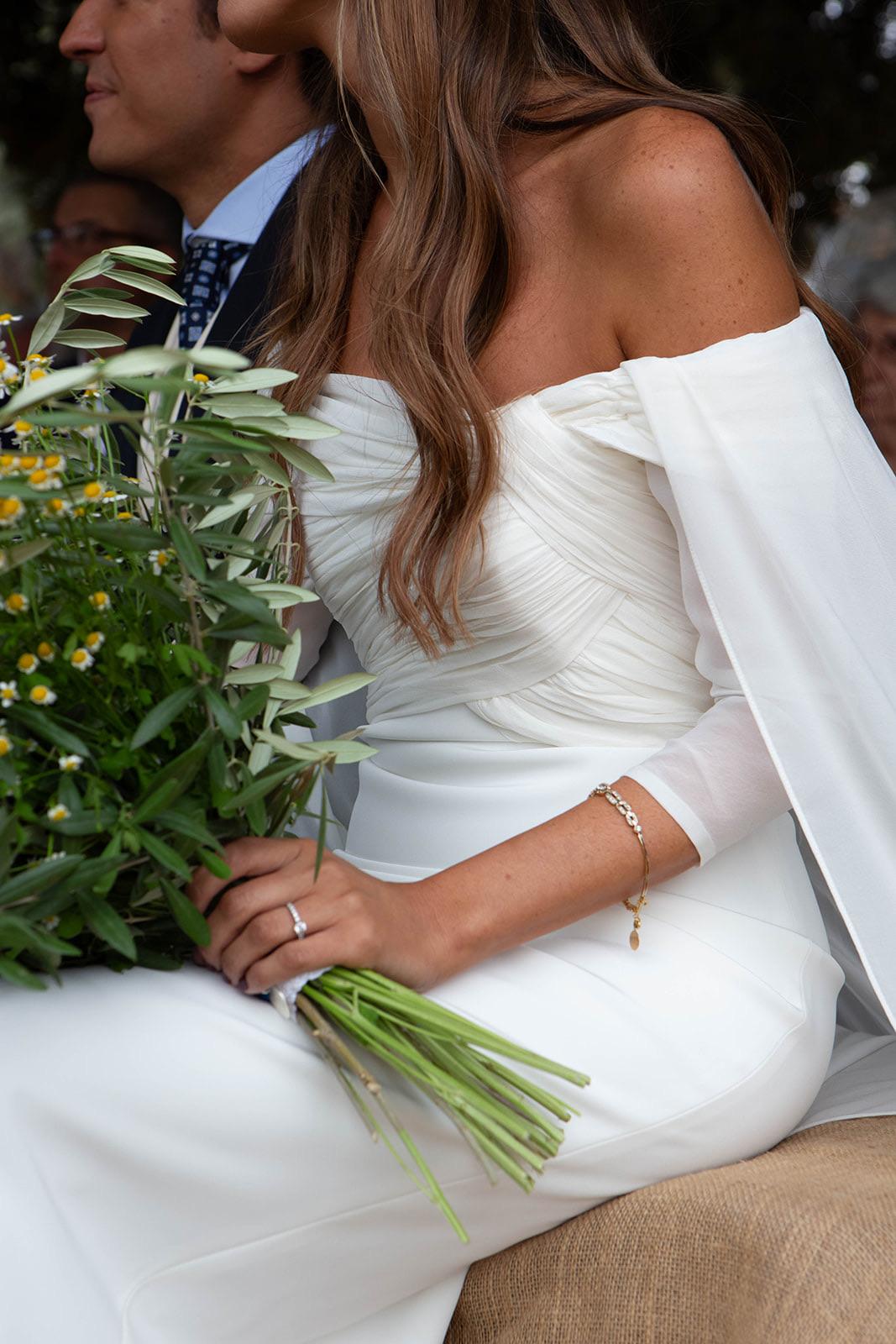 Novia con un ramo durante una celebración