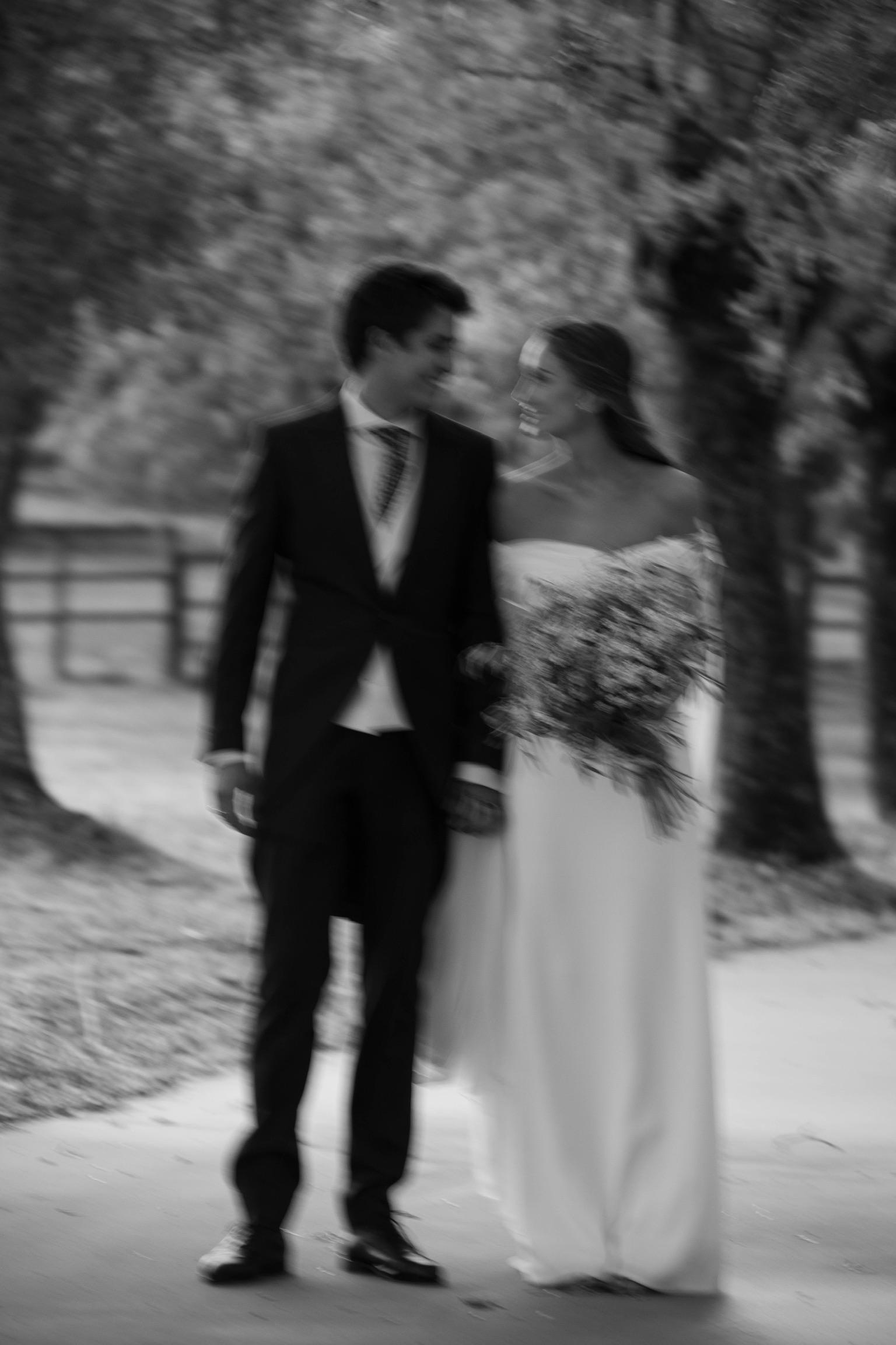 Pareja en una fotografía desenfocada